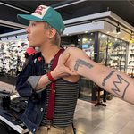 ‘온 몸이 <b>도화지</b>’ 지드래곤, 권총 타투 인증샷