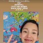 기둥+브이 포즈'로 부른 오해..."정치색이라니 이게 <b>뭔일</b>"