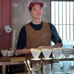 '15살 연하' 이동건, 성수 뜬다…"직접 커피 내려드려요"