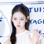 [현장포토] "심장이 쿵!"...<b>이솔</b>, 토냥이 키스