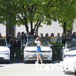 레드벨벳 크러쉬 조이, ‘<b>화창</b>한 날씨 팬들과 함께 하는 출근길 미니...