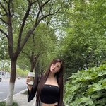 클라라, 커피+레깅스+긴 생머리...'차도녀' 스타일 변신