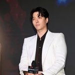 연애도 장사도 핫한 이동건, <b>성수</b>서 커피 내린다