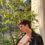 “빛이 닿는 순간”…육성재, 비투비 감성→초여름의 깊은 눈빛