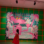 “아트 속에 잠긴 순간”…조윤희, 여유로움 속 산책→감각적 변화의...