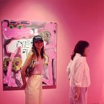 '케빈오' 공효진, 핑크빛 니트 패션…전시회도 '공<b>블리</b>'스럽게