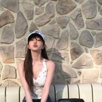 “제로네이트 하고 밝게 웃기”…<b>수스</b>, 햇살 속 생동감→초여름 청량...