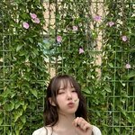 예린, 러블리룩 입고 <b>민들레</b> 홀씨 '후'... 바람에 실어보낸 봄의...