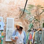 62세 황신혜, 스페인서도 시선강탈‥<b>원조</b> 패셔니스타 인증한 휴양지룩