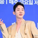 조권, "내 부케도 받아줘" 요청까지…민 결혼식서 '부케 요정'...