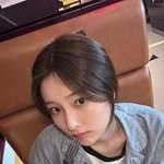 강혜원, <b>포크</b> 하나로 완성한 셀카의 정석[스느스]