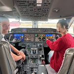 남규리, 비행기 조종석 앉았다…<b>파리</b>까지 운전했나?