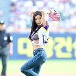 [사진]<b>이세희</b>, '유니폼에 청바지 입고 완벽 시구'