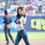 [포토] 배우 이세희 시구 '힘찬 <b>와인드업</b>'