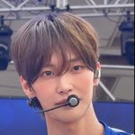 원빈 ㄹㅇ <b>파란색</b> 잘받네