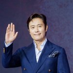 [현장포토] "<b>프론트</b>맨은 젠틀해"...이병헌, 스윗한 인사