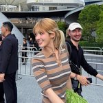 전<b>소미</b>, 하의 실종 패션에도 당당한 워킹…日 행사서 시선 올킬