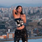 제니 <b>자개의상</b> 개이쁘다..