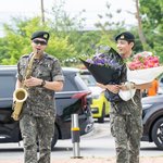 <b>RM</b>·뷔, 10일 만기 전역…"아미에게, 달려가고 싶어"