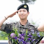 [현장포토] "마지막 경례"…<b>RM</b>, 리더의 전역