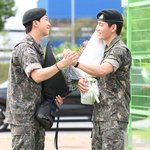 드디어 전역했다는 방탄 네시즈_알앤<b>뷔</b>