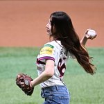 레드벨벳 크러쉬 조이, 생애 첫 시구 [포토엔<b>HD</b>]