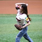 레드벨벳 크러쉬 조이, 완벽한 투구 <b>동작</b> [포토엔HD]