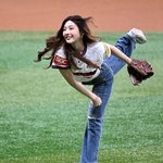 레드벨벳 크러쉬 조이, ‘고척 여신’의 시구 피니쉬 [포토엔<b>HD</b>]