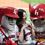 [댓글부탁해] 레드벨벳크러쉬 조이, 키움 마스코트와 함께 하트 [포토엔<b>HD</b>]