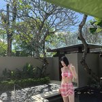 권은비, 발리서 여신 미모 발산... 요가부터 수영복까지 ‘완벽한...