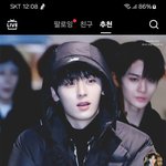 앞에 황민현이 잘생겼냐 뒤에 <b>배진영이</b> 잘생겼냐