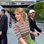 전<b>소미</b>, 하의 실종 패션에도 당당한 워킹…日 행사서 시선 올킬