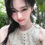 한소희 맞아? 이탈리아서 터진 '과즙미 <b>MAX</b>' 화장법 보니..