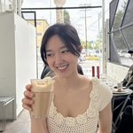 [어케생각해] 이혜성, 가슴 <b>파인</b> 구멍 숭숭 드레스에도 청순‥순백의...