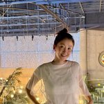 이시영, '43세'에도 여전한 미모...시스루로 여름 <b>청량</b>美 발산