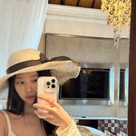 “살며시 내려앉은 여름”…김민주, 햇살 담은 셀카→자연 속 <b>청초</b>한...