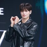 [이슈] '열애설 후폭풍' 더보이즈 <b>주연</b>, 팬들에 직접 사과 "내...