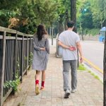 공효진, <b>전역</b> 코앞 케빈오와 투샷 포착? 똑닮은 뒷모습 설레네