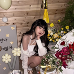 장원영, <b>풀뱅</b>까지 소화하는 미모..성숙해진 분위기