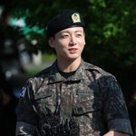 '도쿄를 다시 위대하게' 日 우익 모자 착용, 사과 "<b>부주</b>의…폐기"
