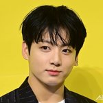 <b>BTS</b> 방탄 정국, 日우익 모자 논란 “비판 겸허히 받겠다, 죄송”...