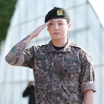 "부주의했다" …갓 제대한 방탄 정국, 모자에 쓰인 문구에 팬들...