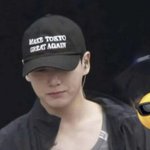 ‘<b>도쿄</b>를 다시 위대하게’ 모자 논란…방탄 정국 “의미 몰랐다, 즉시...