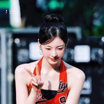 <b>리아</b> 어깨 이게 말이 됨?