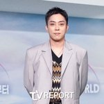  13년 만 재혼에 겹경사 "<b>팬</b>분들에게 해드리는 것도 없는데"...