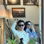 전진류이서, 거울샷도 화보같네…둘다 썬<b>글라스</b> 써도 미모가 뚫고 나오네...