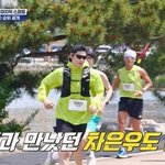  군입대 앞두고 마라톤 열일…<b>땀범벅</b>에도 조각 미모 굴욕 無“ (...