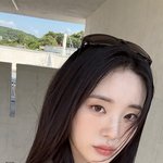 부인' 후 시크해진 신시아, 머리부터 <b>발끝</b>까지 '블랙' [해시태그]