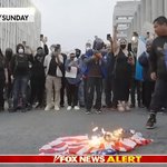 이<b>짓거리</b> 태극기에 했다고 생각하면
