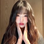 앞머리 자르고 즉흥적으로 <b>라방</b>한 여돌